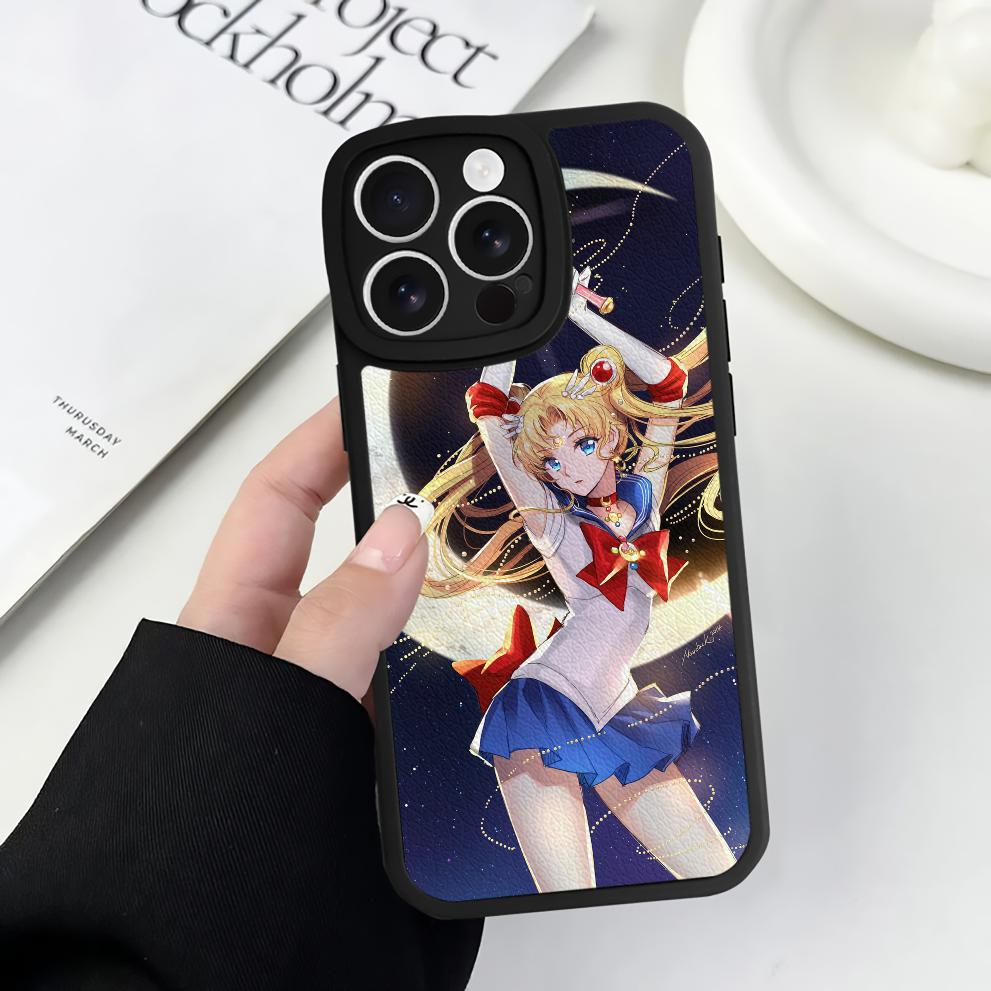 （画像用） 美少女戦士セーラームーン Sailor Moon 【iPhone 16シリーズ対応】シリコンスマホケース（レザー調） 材質：シリコン